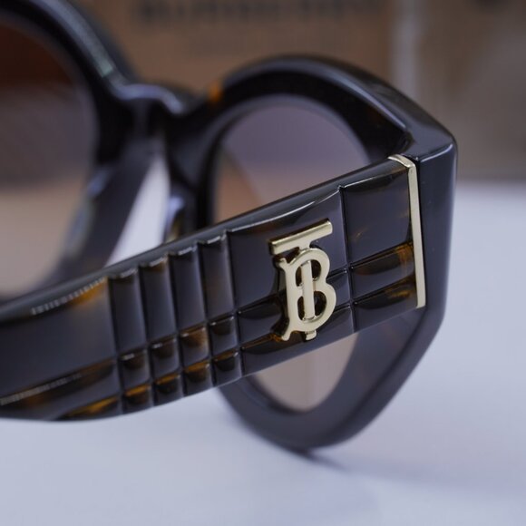 Final Price! Burberry Meadow BE4390 300213 Sunglasses - Picture 5 of 8